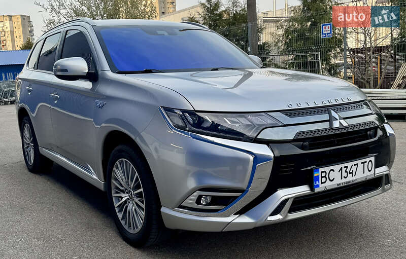 Позашляховик / Кросовер Mitsubishi Outlander 2020 в Львові