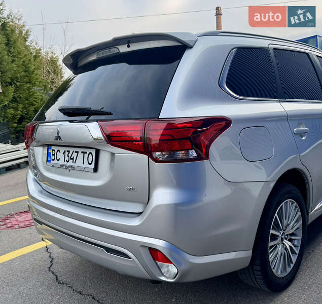 Позашляховик / Кросовер Mitsubishi Outlander 2020 в Львові