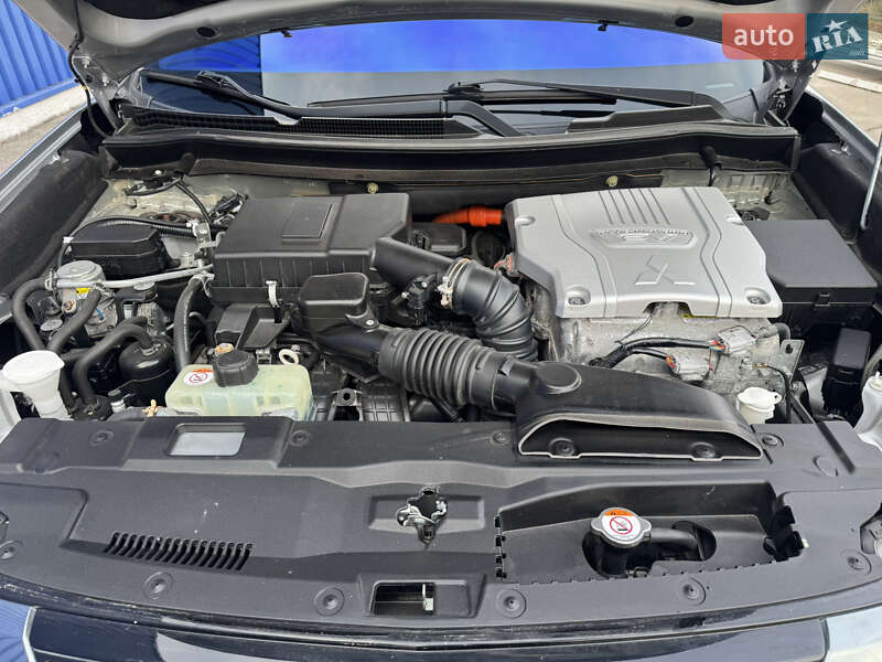 Позашляховик / Кросовер Mitsubishi Outlander 2020 в Львові