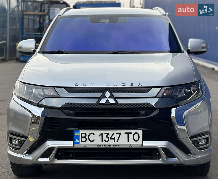 Позашляховик / Кросовер Mitsubishi Outlander 2020 в Львові