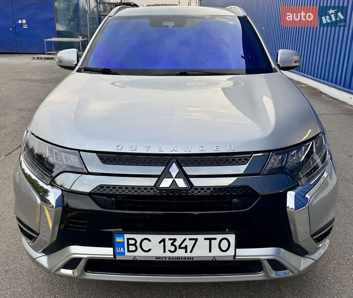 Позашляховик / Кросовер Mitsubishi Outlander 2020 в Львові