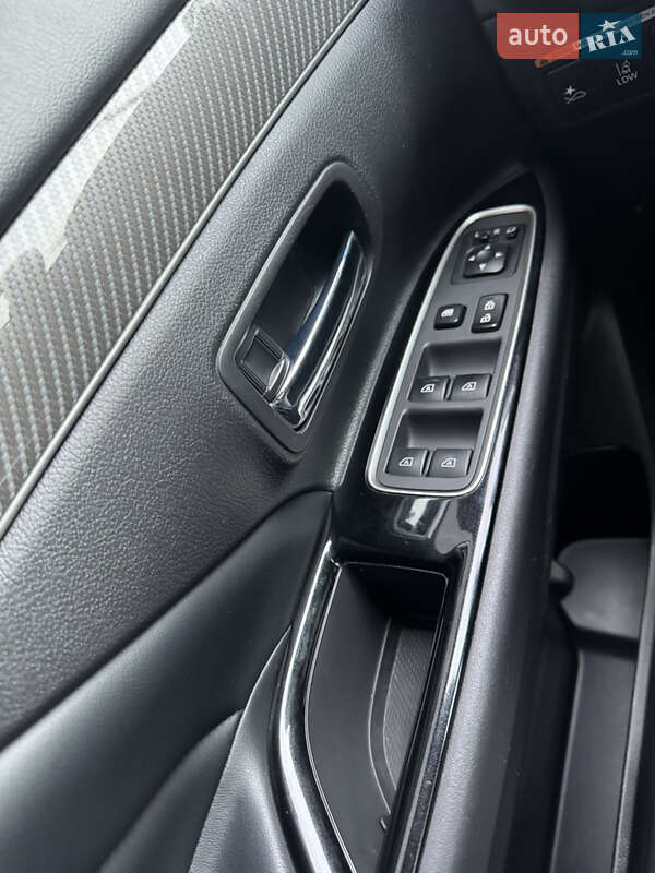 Позашляховик / Кросовер Mitsubishi Outlander 2020 в Львові