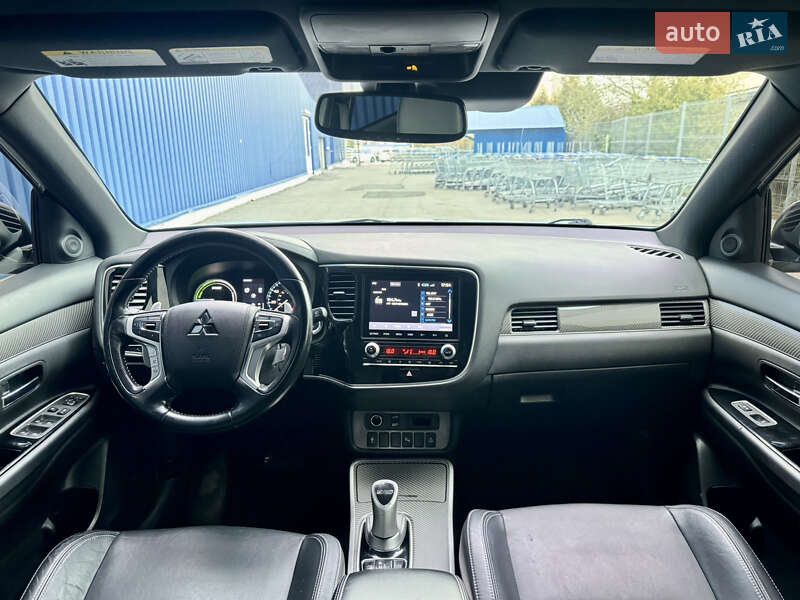 Позашляховик / Кросовер Mitsubishi Outlander 2020 в Львові