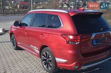 Внедорожник / Кроссовер Mitsubishi Outlander 2017 в 
