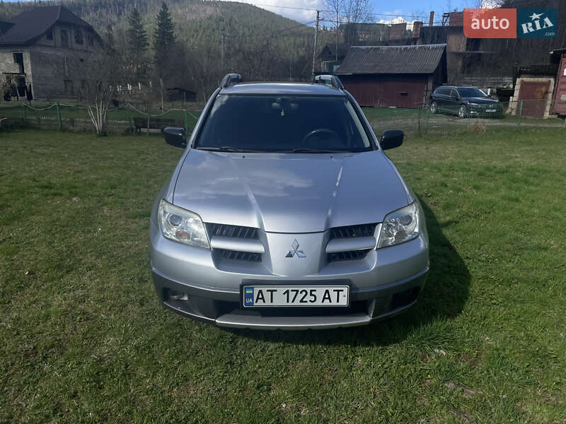 Внедорожник / Кроссовер Mitsubishi Outlander 2005 в Яремче
