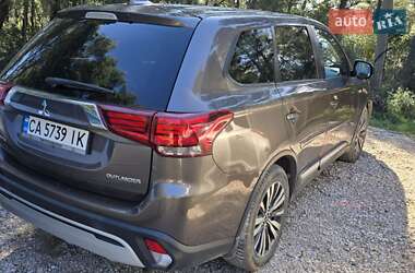Внедорожник / Кроссовер Mitsubishi Outlander 2019 в 