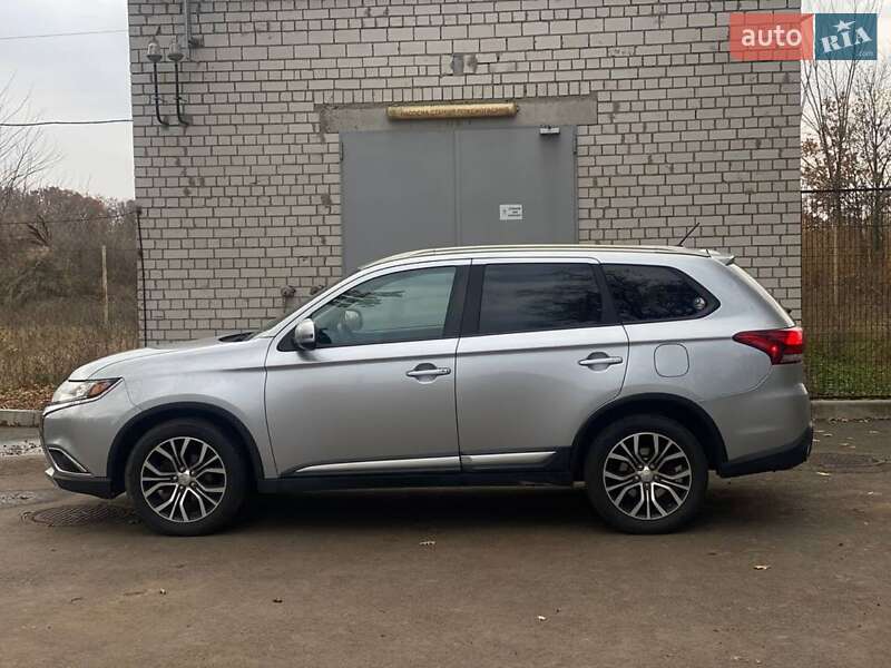 Позашляховик / Кросовер Mitsubishi Outlander 2015 в Києві