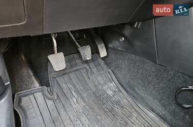 Внедорожник / Кроссовер Mitsubishi Outlander 2012 в 