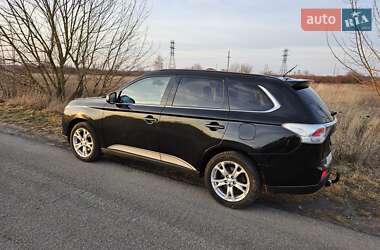 Внедорожник / Кроссовер Mitsubishi Outlander 2012 в 