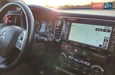 Внедорожник / Кроссовер Mitsubishi Outlander 2012 в 