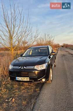 Внедорожник / Кроссовер Mitsubishi Outlander 2012 в 