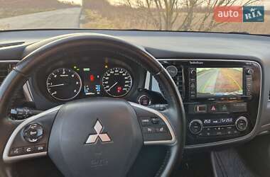 Внедорожник / Кроссовер Mitsubishi Outlander 2012 в 