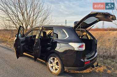 Внедорожник / Кроссовер Mitsubishi Outlander 2012 в 