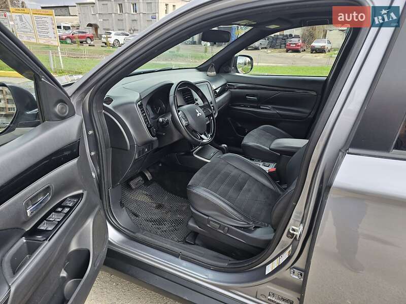 Внедорожник / Кроссовер Mitsubishi Outlander 2018 в Харькове