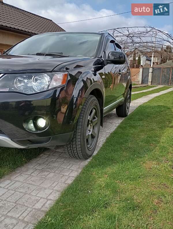 Внедорожник / Кроссовер Mitsubishi Outlander 2008 в Винниках
