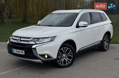 Позашляховик / Кросовер Mitsubishi Outlander 2016 в 