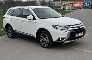 Позашляховик / Кросовер Mitsubishi Outlander 2016 в 