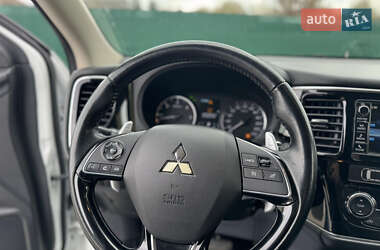 Позашляховик / Кросовер Mitsubishi Outlander 2016 в 