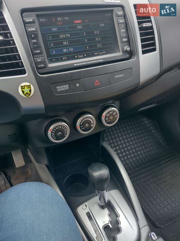 Позашляховик / Кросовер Mitsubishi Outlander 2008 в Рені фото 2 Позашляховик / Кросовер Mitsubishi Outlander 2008 в Рені