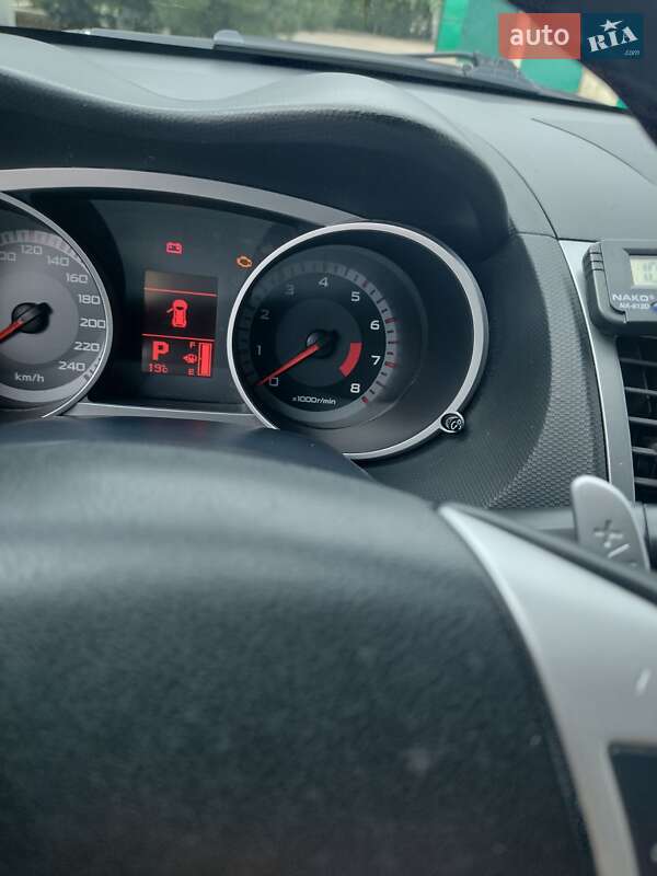 Позашляховик / Кросовер Mitsubishi Outlander 2008 в Рені фото 3 Позашляховик / Кросовер Mitsubishi Outlander 2008 в Рені