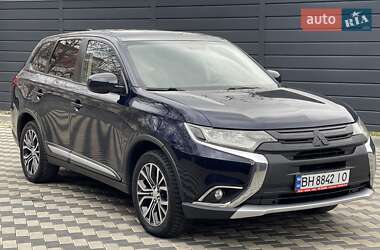 Внедорожник / Кроссовер Mitsubishi Outlander 2017 в 