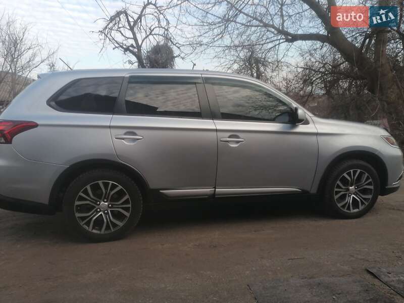 Позашляховик / Кросовер Mitsubishi Outlander 2015 в Кропивницькому