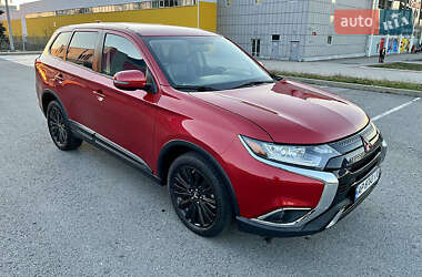 Внедорожник / Кроссовер Mitsubishi Outlander 2019 в 