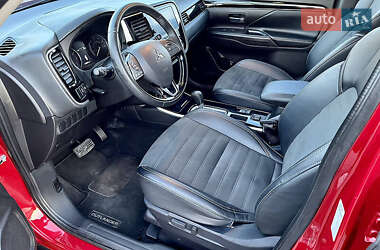 Внедорожник / Кроссовер Mitsubishi Outlander 2019 в 