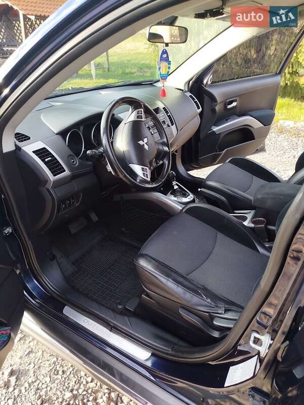 Внедорожник / Кроссовер Mitsubishi Outlander 2011 в Иршаве
