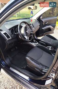Внедорожник / Кроссовер Mitsubishi Outlander 2011 в 