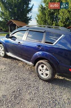 Внедорожник / Кроссовер Mitsubishi Outlander 2011 в 