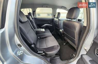 Позашляховик / Кросовер Mitsubishi Outlander 2011 в 