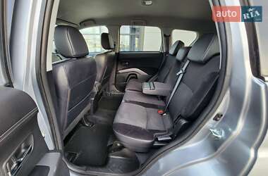 Позашляховик / Кросовер Mitsubishi Outlander 2011 в 