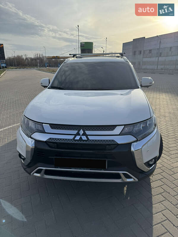 Позашляховик / Кросовер Mitsubishi Outlander 2020 в Запоріжжі