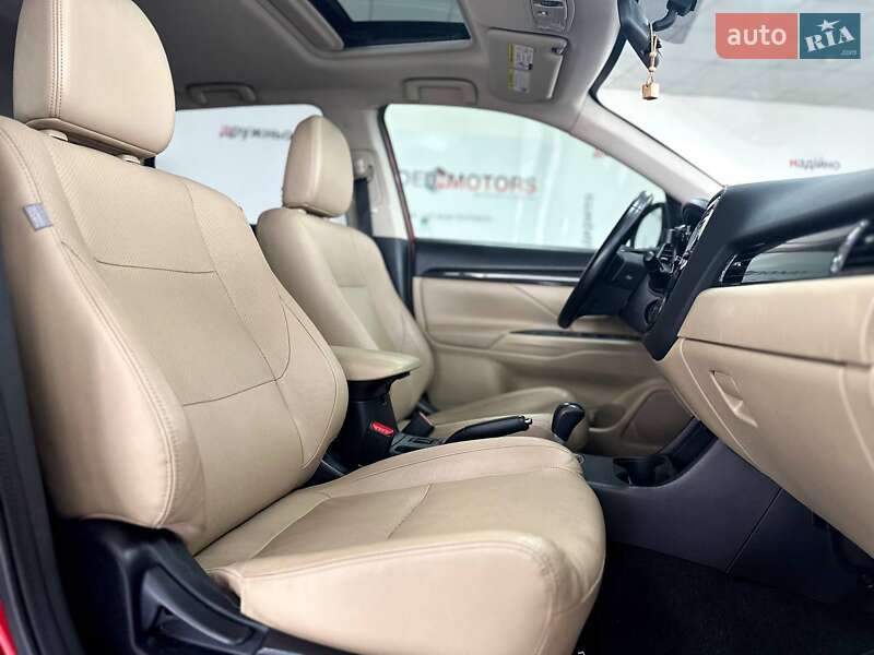 Позашляховик / Кросовер Mitsubishi Outlander 2016 в Києві