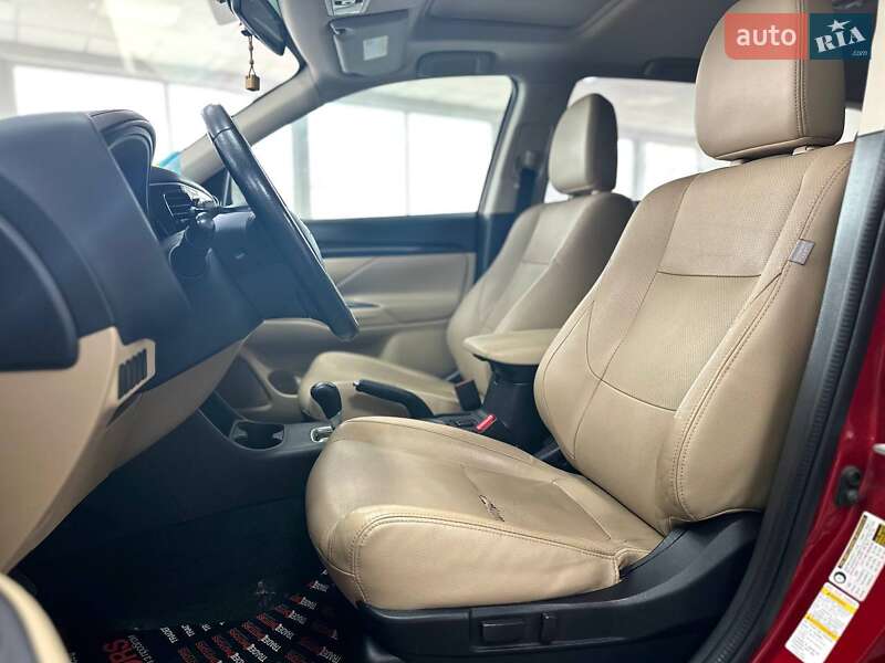 Позашляховик / Кросовер Mitsubishi Outlander 2016 в Києві