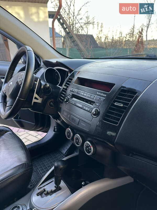 Внедорожник / Кроссовер Mitsubishi Outlander 2009 в Староконстантинове