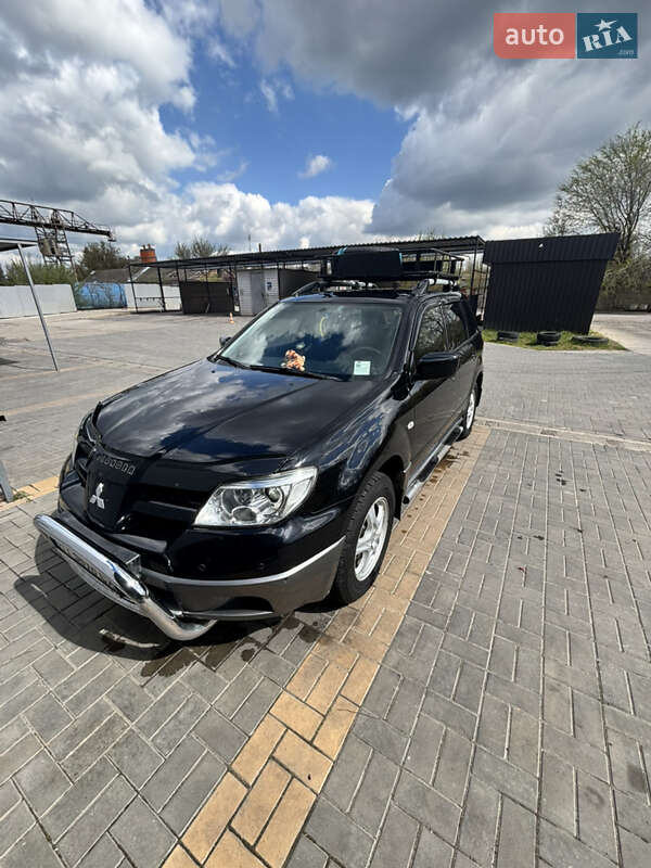 Внедорожник / Кроссовер Mitsubishi Outlander 2005 в Херсоне