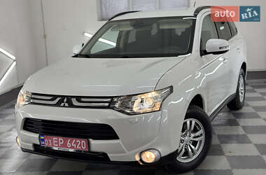 Позашляховик / Кросовер Mitsubishi Outlander 2014 в 