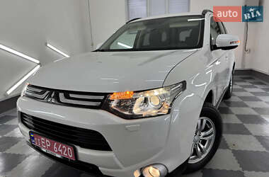 Позашляховик / Кросовер Mitsubishi Outlander 2014 в 