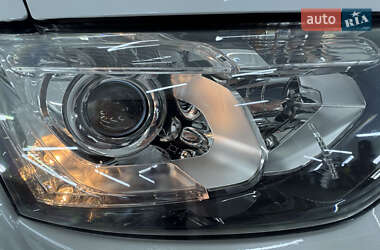 Позашляховик / Кросовер Mitsubishi Outlander 2014 в 