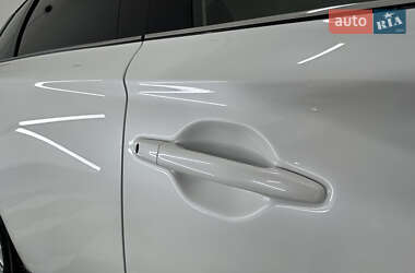 Позашляховик / Кросовер Mitsubishi Outlander 2014 в 