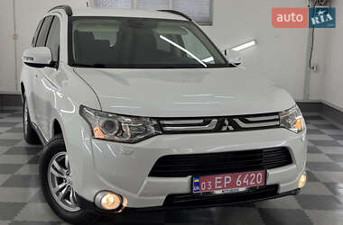 Позашляховик / Кросовер Mitsubishi Outlander 2014 в 