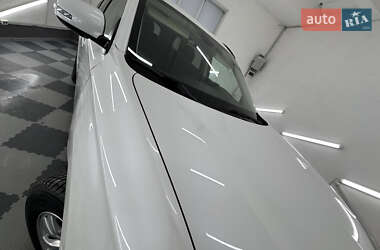 Позашляховик / Кросовер Mitsubishi Outlander 2014 в 