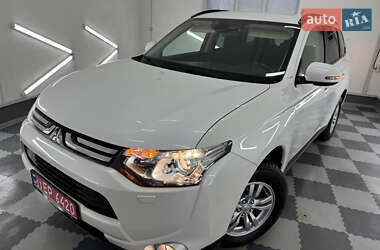 Позашляховик / Кросовер Mitsubishi Outlander 2014 в 