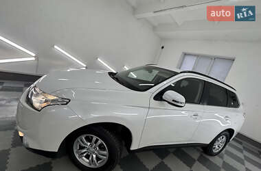 Позашляховик / Кросовер Mitsubishi Outlander 2014 в 