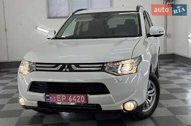 Позашляховик / Кросовер Mitsubishi Outlander 2014 в 