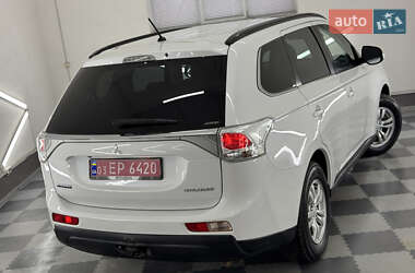Позашляховик / Кросовер Mitsubishi Outlander 2014 в 