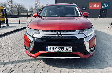 Внедорожник / Кроссовер Mitsubishi Outlander 2018 в 