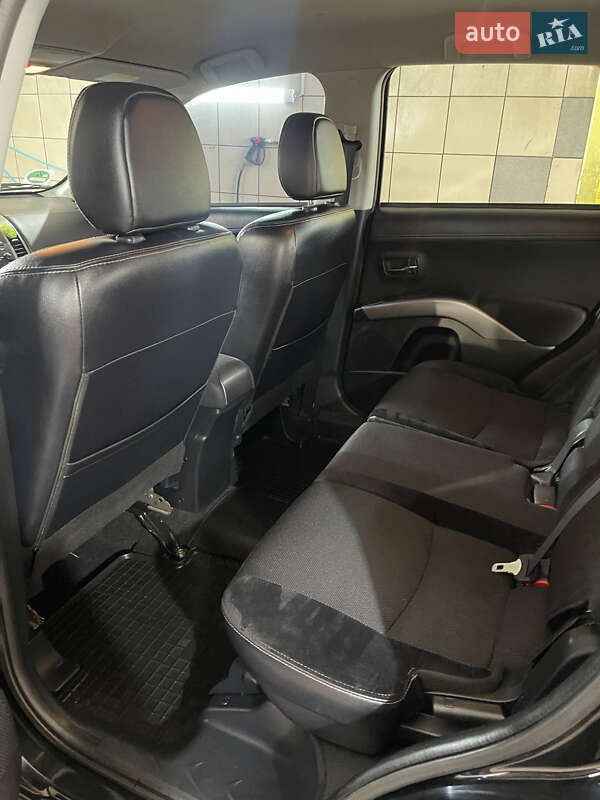 Внедорожник / Кроссовер Mitsubishi Outlander 2011 в Черновцах
